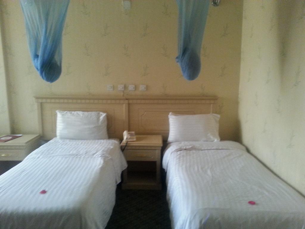 Crown Hotel Addis Ababa Room photo